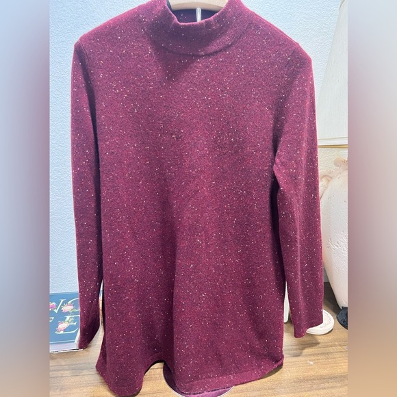Chic Burgundy Turtleneck Sweater - Picture 1 of 4